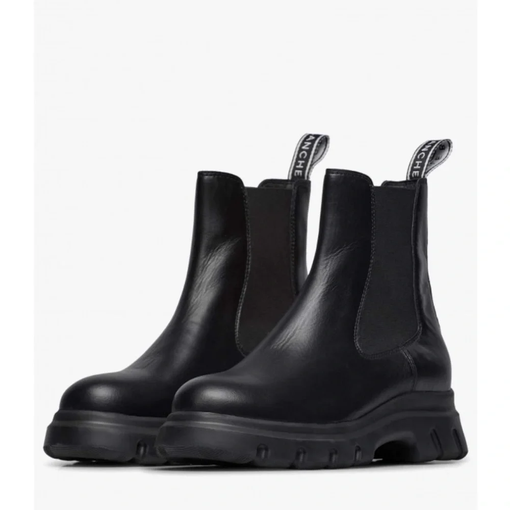 VOILE BLANCHE TWILLY CHELSEA
Leather Boots in Black - Picture 4 of 16